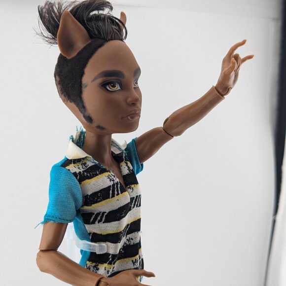 Monster High Clawd Wolf from A Pack of Trouble – Wolf Family 4-Pack - Picture 2 of 7